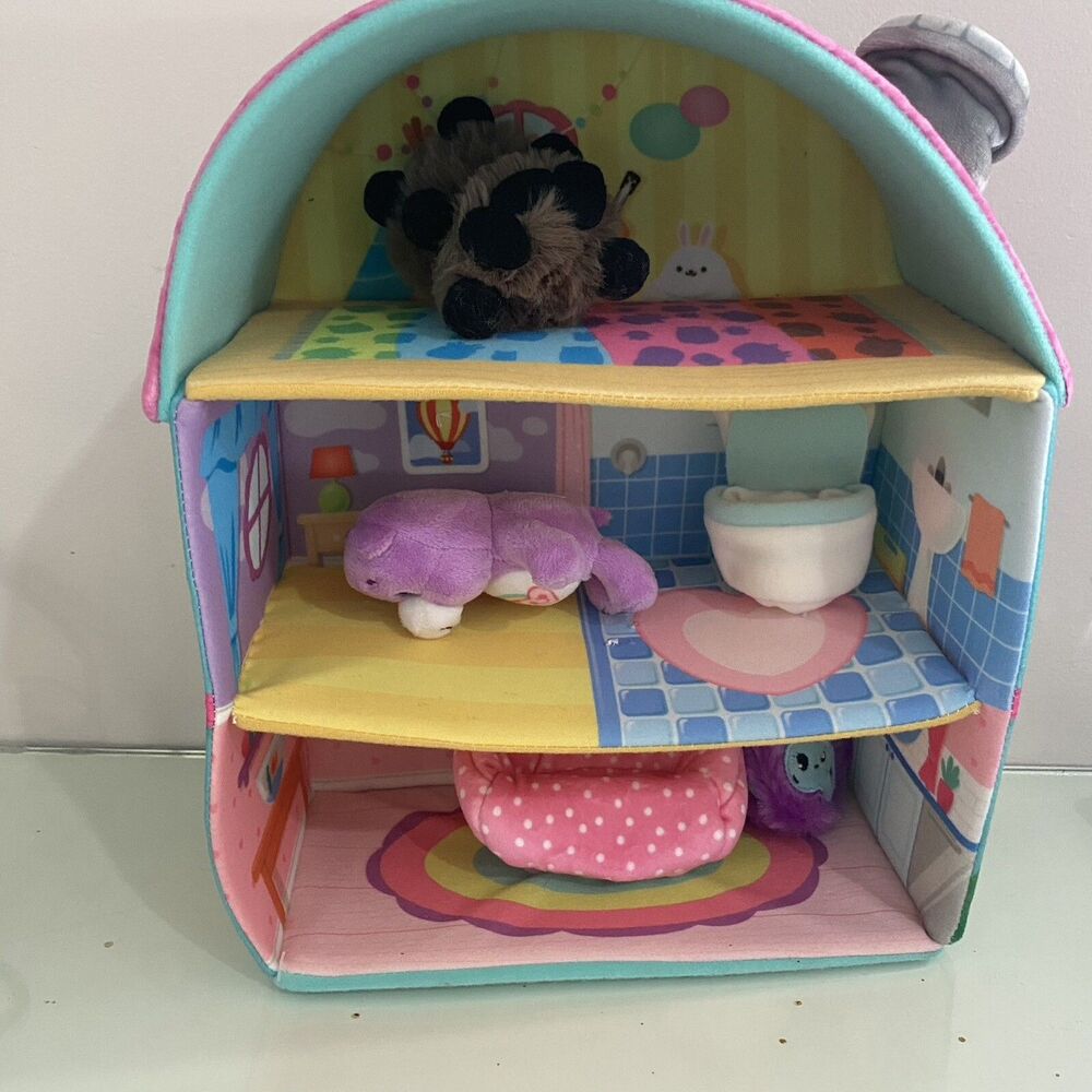 Squishville by Squishmallows Fifi’s Cottage Townhouse Mini Plush Toys Couch